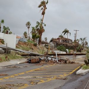 Hurricane brake an electric wooden post on the road